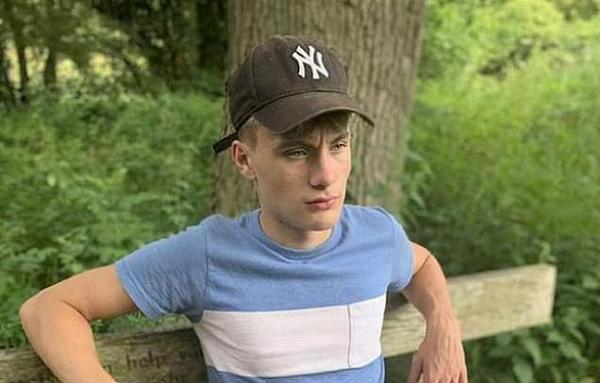 شاب بريطاني يخالف توقعات الأطباء ويعود ليتنفس من جديد بعد أن تم الإعلان عن موته دماغياً