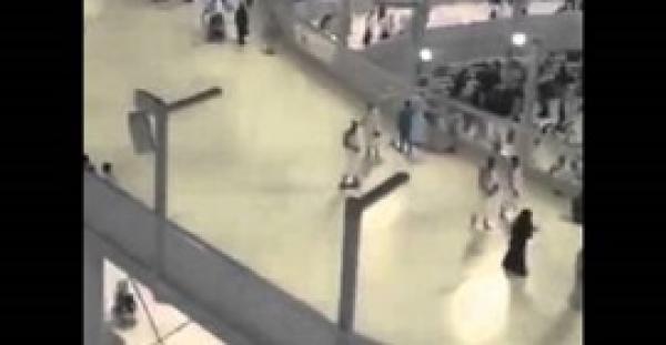 بالفيديو.. معتمر يستخدم «السكوتر» للطواف حول الكعبة