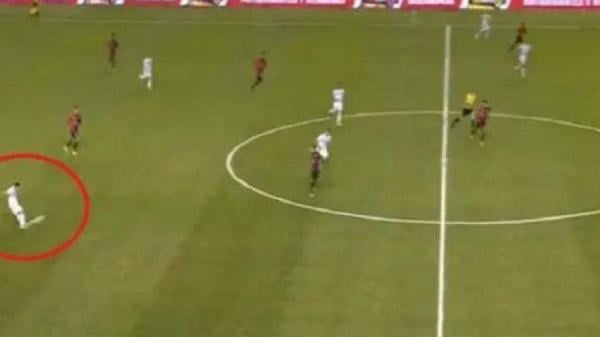 مدافع يسجل هدفا رائعا من مسافة 64 مترا(فيديو)