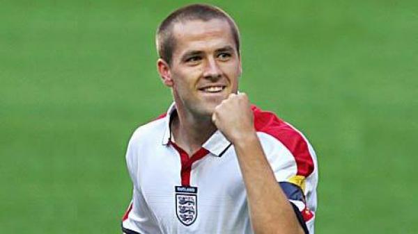 مايكل أوين يعلن اعتزاله الرسمي نهاية الموسم