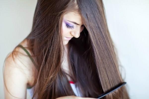 رطبي شعرك بطريقة منزلية سهلة