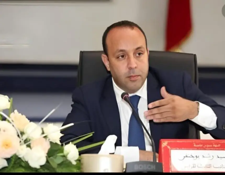 بوخنفر يبرز أثر التدخل الاستباقي للحكومة في احتواء صدمات الشرق الأوسط