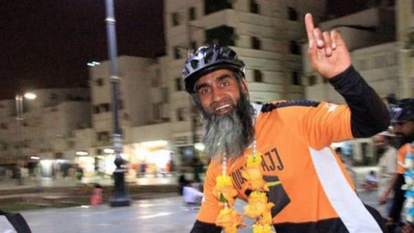 وصول ثمانية بريطانيين على متن درجات هوائية للسعودية لأداء مناسك الحج