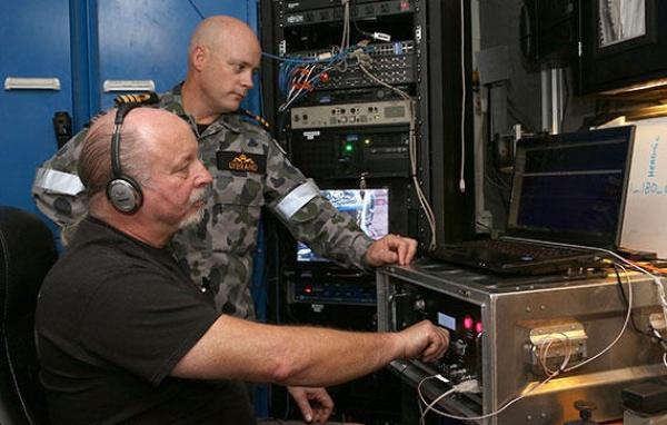 سفينة استرالية ترصد إشارات للصندوق الأسود للطائرة الماليزية