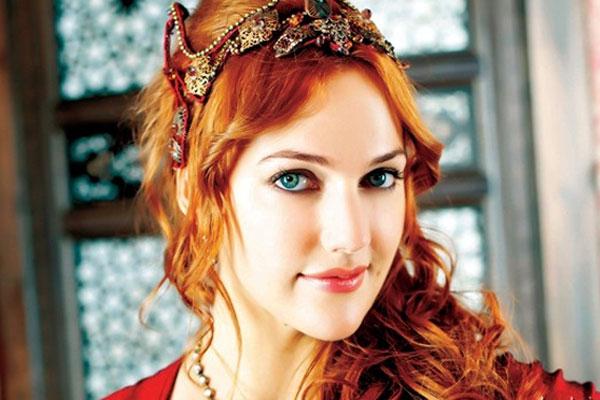 أخيرا.. "هُيام" توقِّع عقد مسلسلها الجديد 