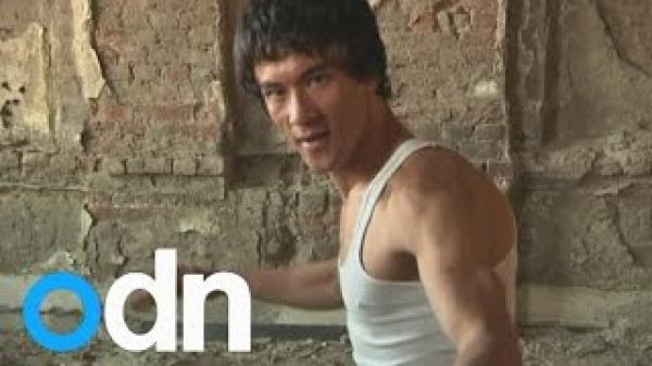 ظهور شبيه "بروسلي" في افغانستان