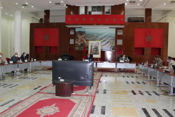 بعد تصاعد الاصابات... والي جهة بني ملال خنيفرة  يعقد لقاء تواصليا مع ممثلي النقابات بقطاع الصحة لتسريع الحملة الوطنية للتلقيح