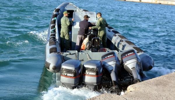 صيد ثمين يقع في أيدي أمن طنجة...حجز 8 أطنان من المخدرات وزوارق مطاطية