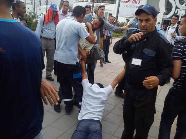 تعنيف المعطلين أمام محطة القطار بفاس والمسؤولون يطالبونهم بتقديم تنازلات
