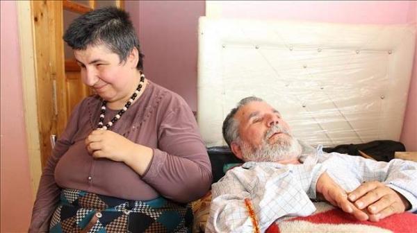 حكاية حب .. مصاب بالشلل و ضريرة تزوجا وأنجبا أربعة أطفال