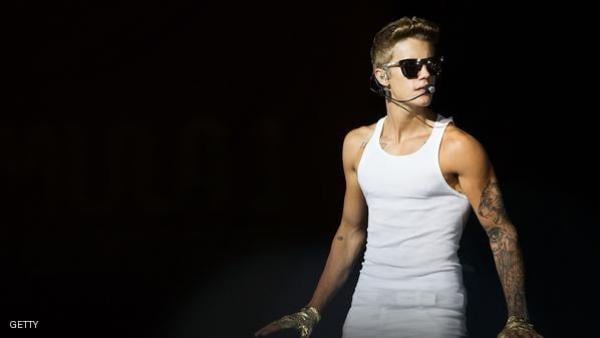 جاستن بيبر يعتذر عن زيارة ضريح مثير للجدل