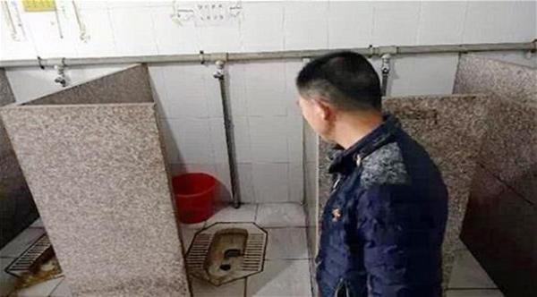 مراهقة صينية تنجب طفلاً وترميه في دورة المياه