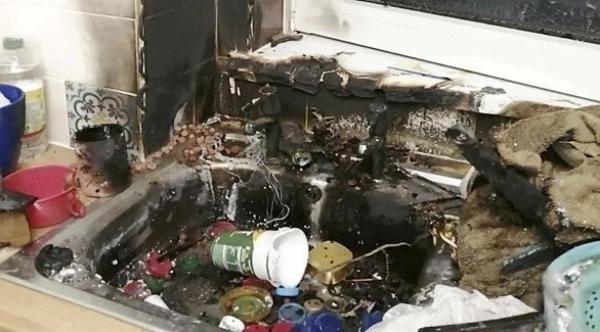 تنجوان بأعجوبة بعد انفجار قنبلة تعود للحرب العالمية الثانية عثرتا عليها على الشاطئ