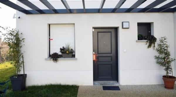 الشرطة الفرنسية تلقي القبض على أم بعد العثور على جثة ابنها في حقيبة وسط القمامة