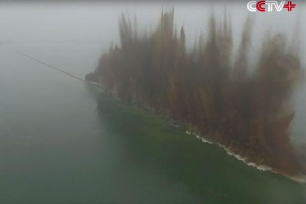 بالفيديو: نسف سد بـ 27 ألف كيلو من الديناميت