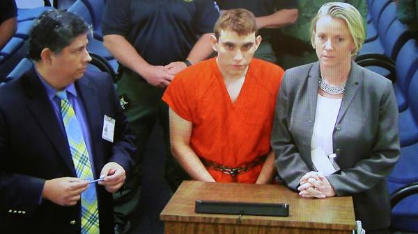 من هو نيكولاس كروز "التلميذ السفاح" الذي قتل 17 من زملائه في مدرسة بفلوريدا؟