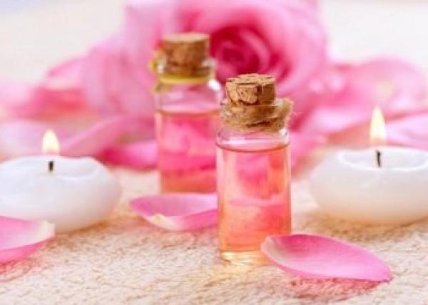 فوائد ماء الورد لجميع أنواع البشرة