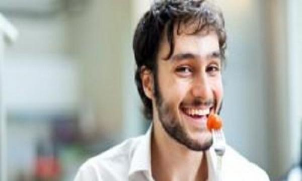 دراسة أمريكية: الرجل النباتي أقل خصوبة من غيره