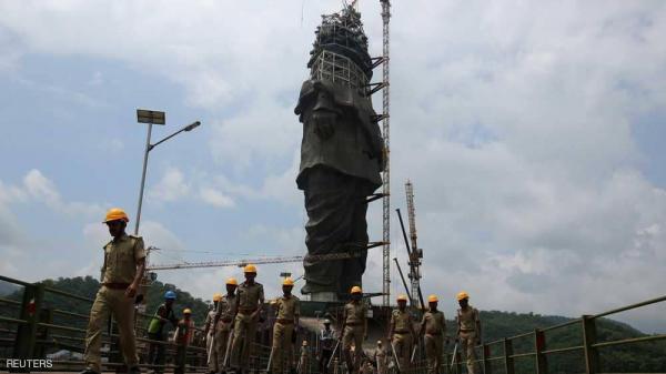 أيام ويكتمل أضخم تمثال على الأرض