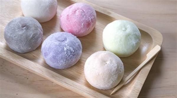 حلوى الموتشي تتسبب في وفاة مسن اختناقا ونقل 5 آخرين للمستشفى