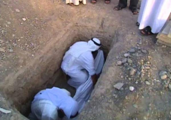 هل يجوز الأذان عند إنزال الميت القبر؟