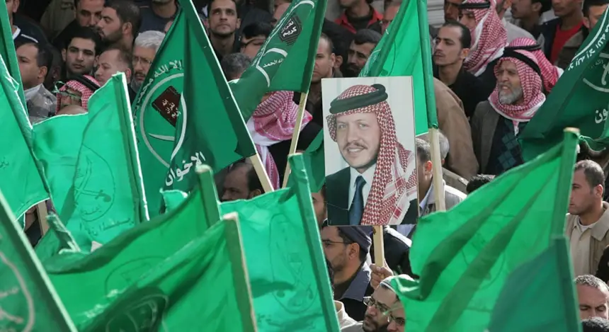 قرار رسمي: حظر نشاطات الإخوان المسلمين في الأردن وتجريم الانتساب إليها