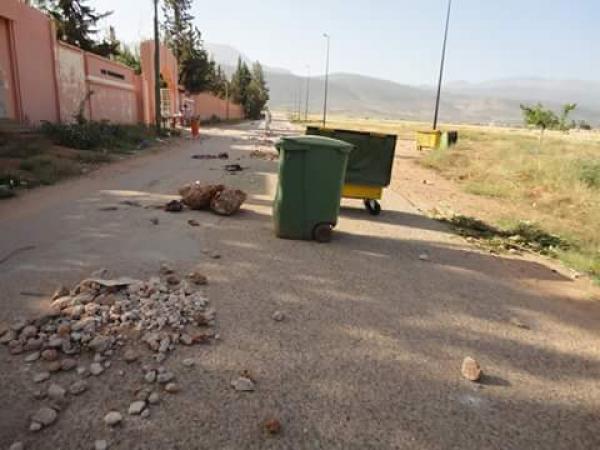 صور صادمة ...الثلاثاء الأسود يحول الحي الجامعي لبني ملال إلى ساحة حرب وارتفاع الاصابات في قوات الأمن إلى 36 اصابة