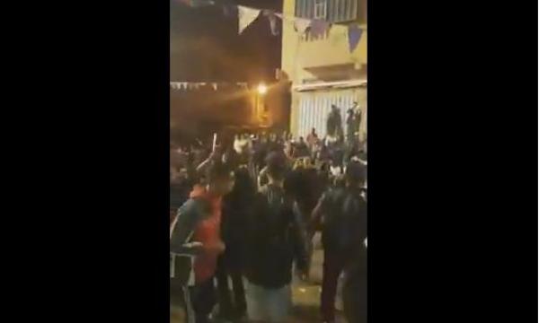 خطير جدا .. شباب يرقصون ويلوحون بالسيوف في حفل لبجلود نواحي أكادير والامن خارج التغطية(فيديو)