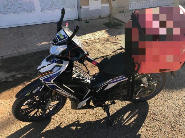 بالفيديو... شاهد كيف سرق لص دراجة نارية لتوصيل الوجبات السريعة