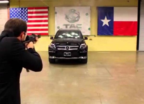 بناء على طلبه.. موظف يفتح النار على مديره بالكلاشنكوف!