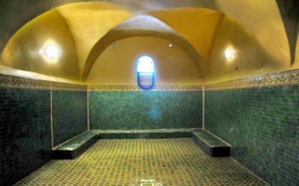 فيروس "كورونا" يتسبب مرة أخرى في إغلاق شامل للحمامات بالمغرب