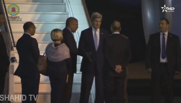 الطائرة الأمريكية تحط بمراكش.. حصاد يستقبل جون كيري