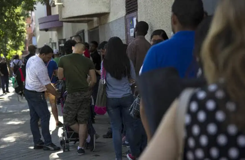 خطوة استثنائية في إسبانيا.. تسوية قانونية مرتقبة قد تشمل آلاف المغاربة