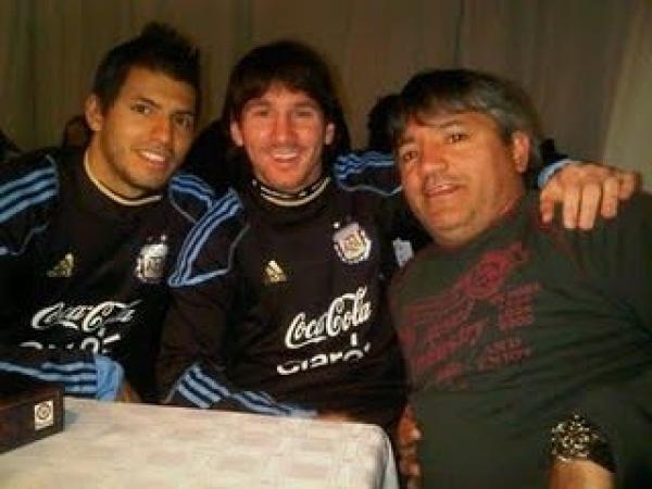 والد أغويرو يكشف تفاصيل اعتداء جماهير تشيلي على أسرة ميسي