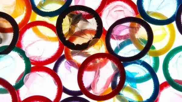 بيل غيتس يتحدى العلماء ان يصنعوا واقيا ذكريا أكثر متعة