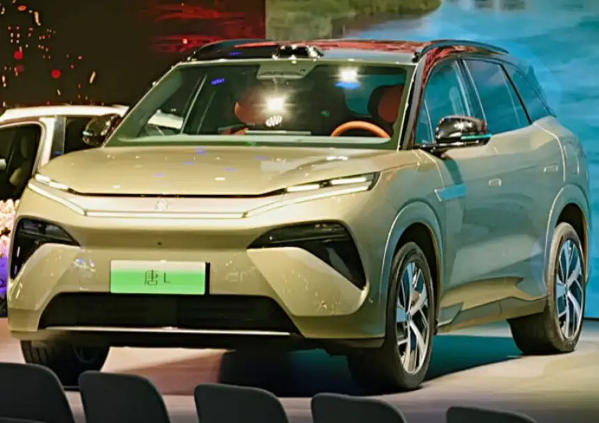 SUV كهربائية من BYD تتسارع في 3.9 ثوانٍ وتشحن 370 كلم مدى في 5 دقائق