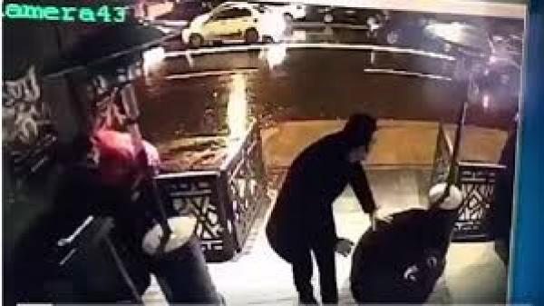 لحظة بداية الهجوم على ملهى ليلي في اسطنبول