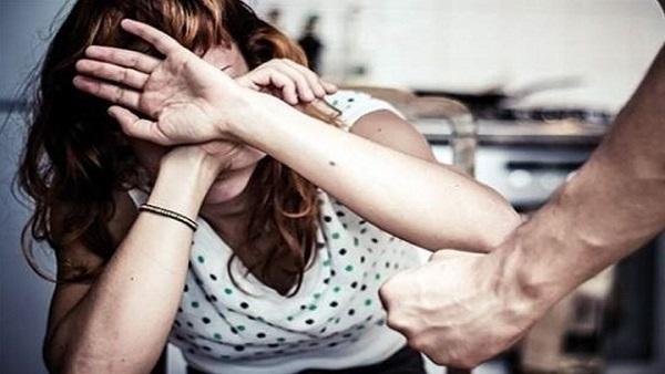 صـادم.. مغربي يطعن زوجته حتى الموت ويحاول الانتحار