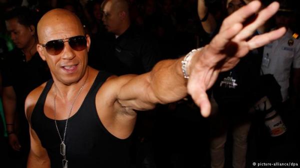 إقهر الصلع بحلاقة كل شعر رأسك!