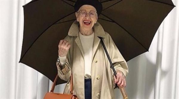 تسعينية نمساوية تتحول إلى أشهر عارضة أزياء على الإنترنت