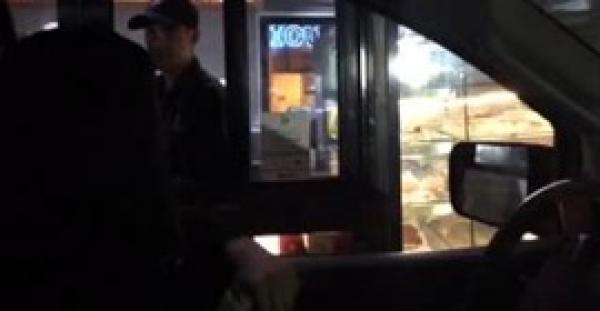 بالفيديو.. امرأة سعودية تخالف التقاليد وتقود سيارتها وسط الرياض