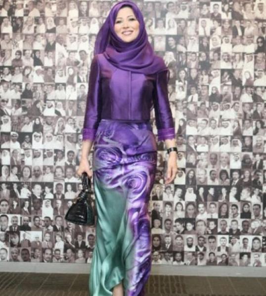 هجوم حاد ضد الإعلامية الجزائرية "خديجة بن قنة" بسبب ملابسها الضيقة