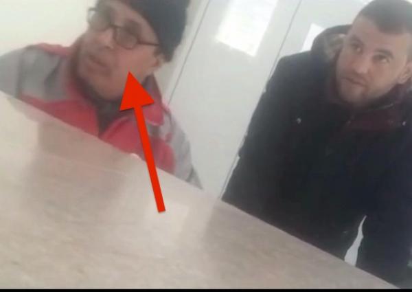 بالفيديو : موظف بتاوريرت يعترف .. " عزيز عطاني 200 ألف .. واش هديك الرخصة ديال 200 ألف "