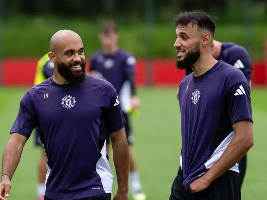 مزراوي - مبويمو .. صدام بين نجمي مانشستر يوناتيد بنكهة إفريقية خالصة