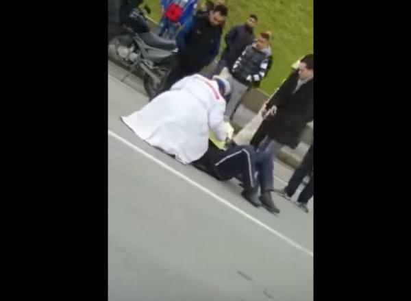 شاهد ...إصابة شرطي بطنجة بعد سقوطه من دراجته