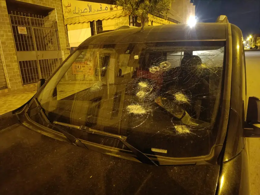 فوضى ليلية بوجدة تنتهي بتوقيف شاب حطم سيارة بسكين