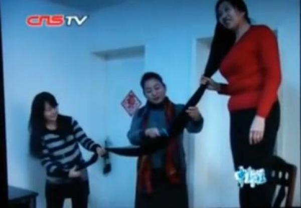 خمسينية لم تقص شعرها منذ 16 سنة