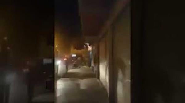 أكادير: مجرم يحمل سيفا كبير و يهدد التجار بإغلاق متاجرهم بحي بنسركاو