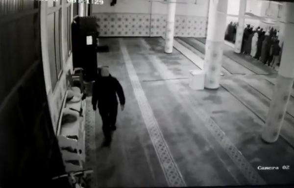 بالفيديو: شخص صلى ركعتين بالمسجد وسرق دراجة المُؤذن أثناء صلاة الفجر بمدينة مغربية!