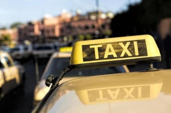 سائق "طاكسي" بمراكش يقع في شر أعماله بعد نقله لشقيق وزير الدفاع الإسرائيلي بسعر مبالغ فيه